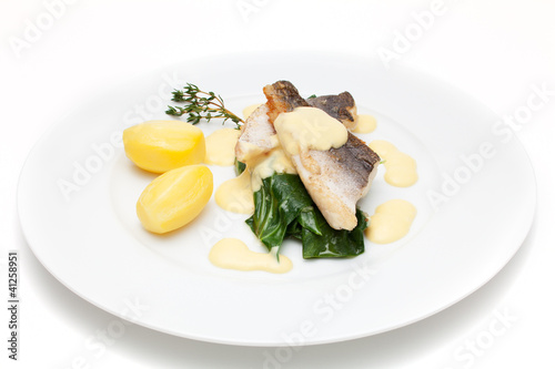 Photo: Seehechtfilet auf Mangoldgemüse Seehechtfilet auf Mangoldgemüse