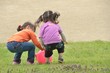 ボールで遊ぶ少女　A