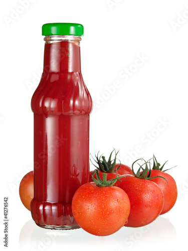 Foto: Bottle if sauce and tomatoes Bottle if sauce and tomatoes