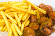 Currywurst mit Pommes