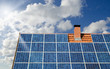 Eigenheim mit Solardach im Sonnenlicht