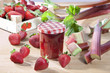 Marmeladeglas und Früchte