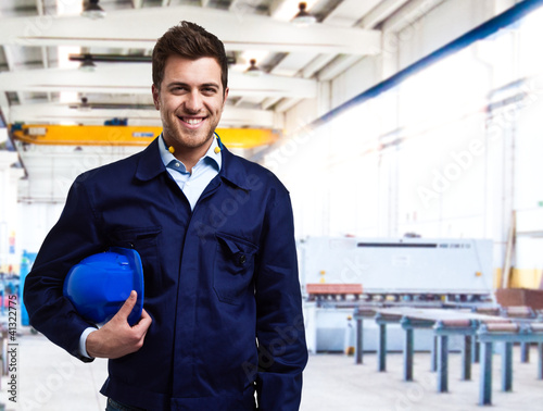 Foto: Portrait of a smiling handsome engineer Portrait of a smiling handsome engineer