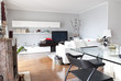 Foto: Interior decoration of a modern white lounge, crystal table Interior decoration of a modern white lounge, crystal table