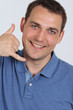 Details der Fotografie Closeup handsome young man making call me gesture