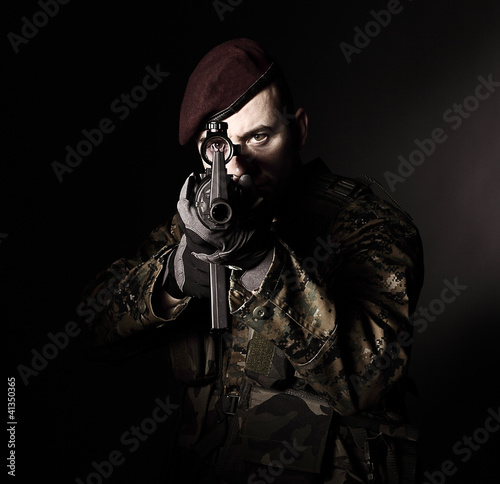 Foto: paratrooper soldier portrait paratrooper soldier portrait