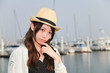 若い女性／夏休み／初夏／ヨットハーバー