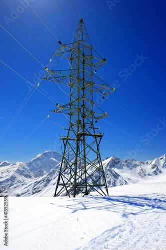 Foto: Power line high in the mountains. Power line high in the mountains.