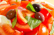 alimento fresco a base di mozarella pomodoro e olive