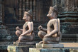 Estatuas en el interior del templo de Banteay Srei. Angkor. Camb Estatuas en el interior del templo de Banteay Srei. Angkor. Camb