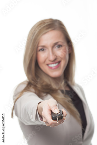 Photo: Frau öffnet Auto Frau öffnet Auto