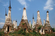 Les 1000 pagodons du village Inndein sur le lac Inlé Les 1000 pagodons du village Inndein sur le lac Inlé