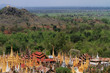 Les 1000 pagodons du village Inndein sur le lac Inlé Les 1000 pagodons du village Inndein sur le lac Inlé