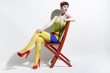 Photo: Junge Frau trägt farbige Kleidung (Color Blocking) Junge Frau trägt farbige Kleidung (Color Blocking)