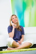 canvas print picture - junge frau hat spaß beim telefonieren