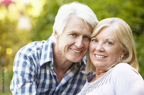 Foto: Senior couple in garden Senior couple in garden