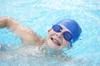 Foto: Boy swimming in outdoor pool Boy swimming in outdoor pool