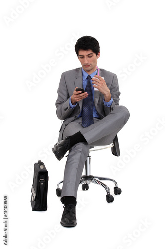 Foto: Businessman using a cellphone Businessman using a cellphone