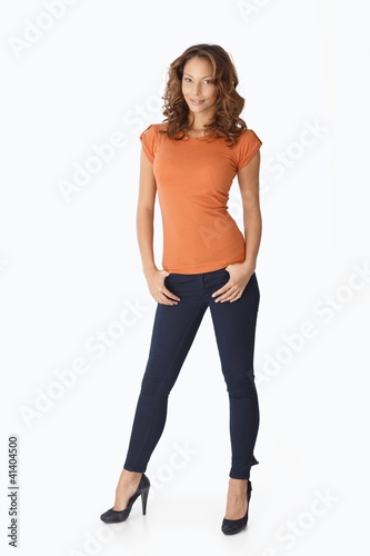 Foto: Full size portrait of attractive afro girl Full size portrait of attractive afro girl