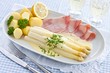 Spargel mit Sauce Hollandaise, Kartoffeln und Schinken