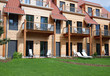 Haus Holzfassade und Garten