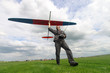 Foto: Man launches into the sky RC glider Man launches into the sky RC glider
