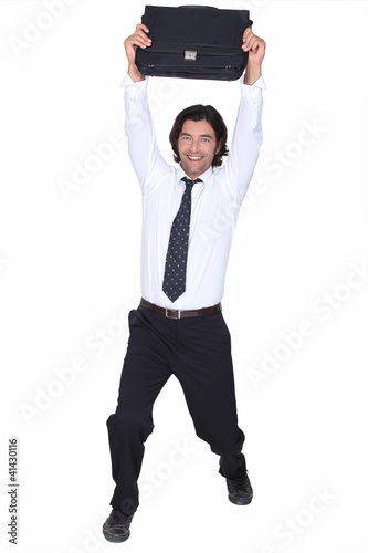 Foto: Man lifting suitcase Man lifting suitcase