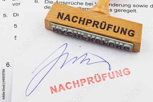 Foto: Holzstempel auf Dokument: Nachprüfung Holzstempel auf Dokument: Nachprüfung