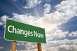 Detalii fotografie Changes Now Green Road Sign and Clouds