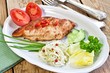 Geflügel und Salat