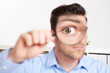 Photo: Auge in einer Lupe Auge in einer Lupe