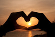 Foto: Silhouette Heart from hand Silhouette Heart from hand