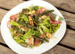 Sommersalat mit Spargel und Schinken