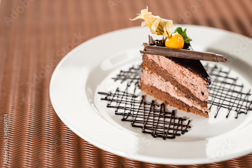 Foto: Delicious chocolate cake with physalis Delicious chocolate cake with physalis