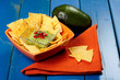 nachos con crema di avocado