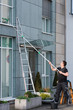 fensterreinigung mit der teleskopstange