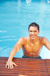 Attraktiver Mann im Wasser Attraktiver Mann im Wasser