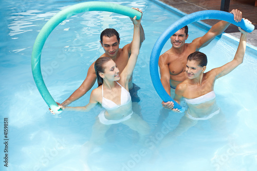 Foto: Aquafitness mit Schwimmnudeln Aquafitness mit Schwimmnudeln