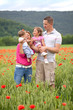 Foto: Family in poppy field Family in poppy field