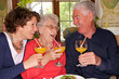 Photo: Familie im Restaurant Familie im Restaurant