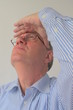 Foto: Rentner, nach oben blickend Rentner, nach oben blickend
