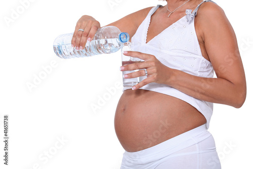 Foto: Pregnant women pouring water Pregnant women pouring water