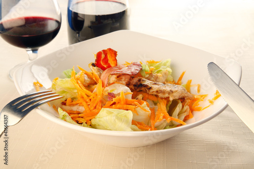 Foto: piatto di insalata mista piatto di insalata mista