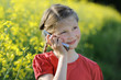 Foto: Mädchen mit Handy Mädchen mit Handy
