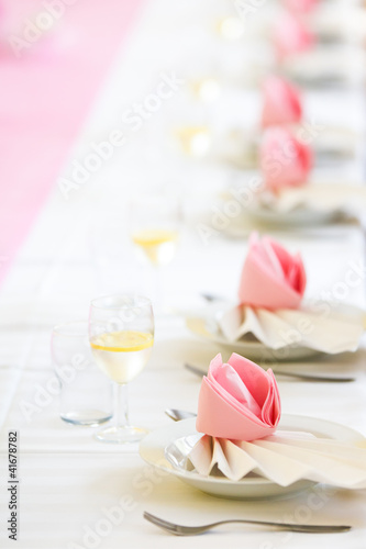 Foto: Conference or wedding dinner table Conference or wedding dinner table