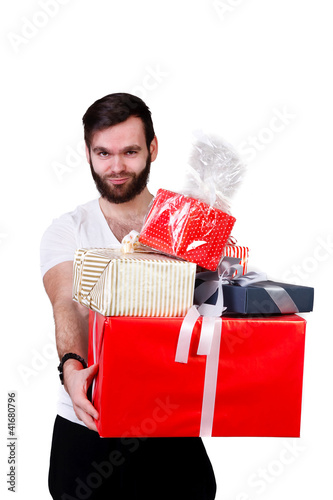 Photo: mann überreicht geschenke mann überreicht geschenke