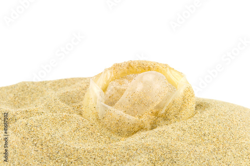 Foto: Kondom im Sand Kondom im Sand