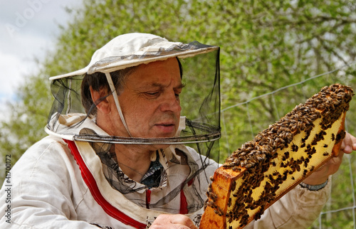 Photo: Apiarist. Apiarist.