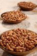 farro in ciotola di legno farro in ciotola di legno