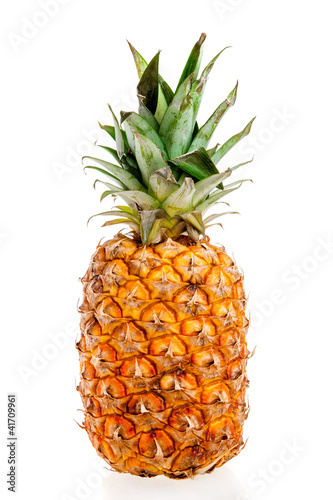 Foto: isolated pineapple isolated pineapple
